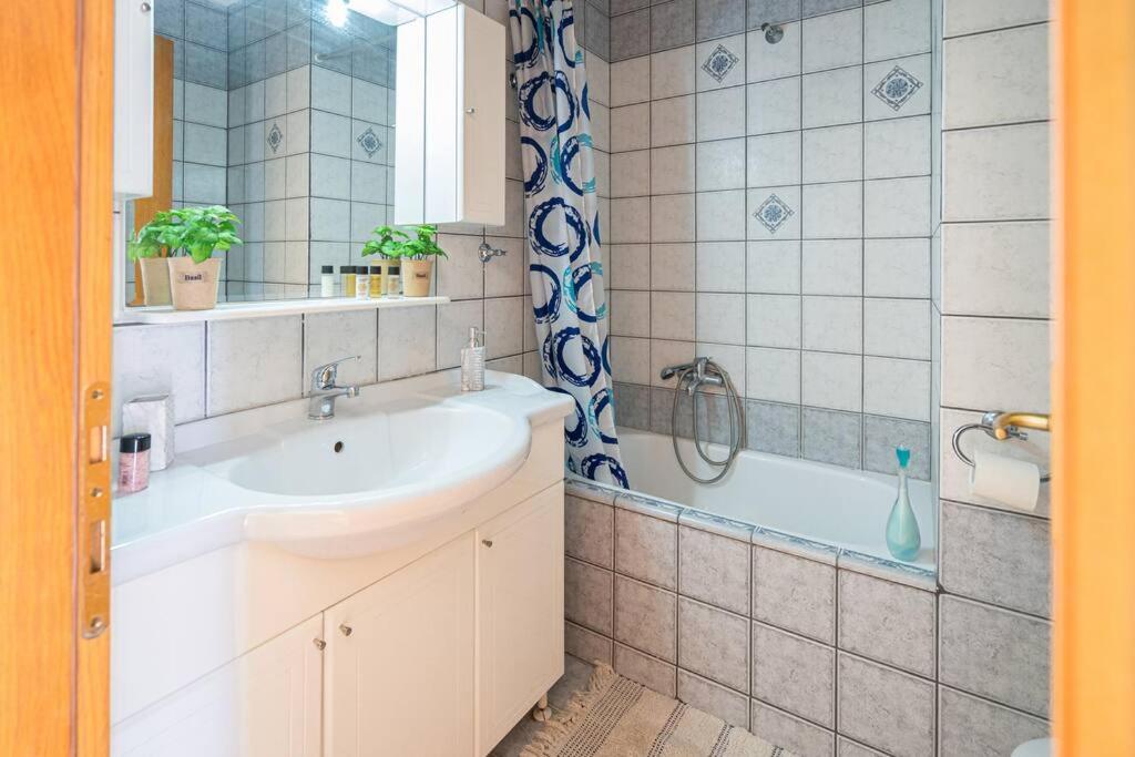 Ferienwohnung Finas Penthouse,Private Terrace,Great View,Mins From Sea Kavala Exterior foto